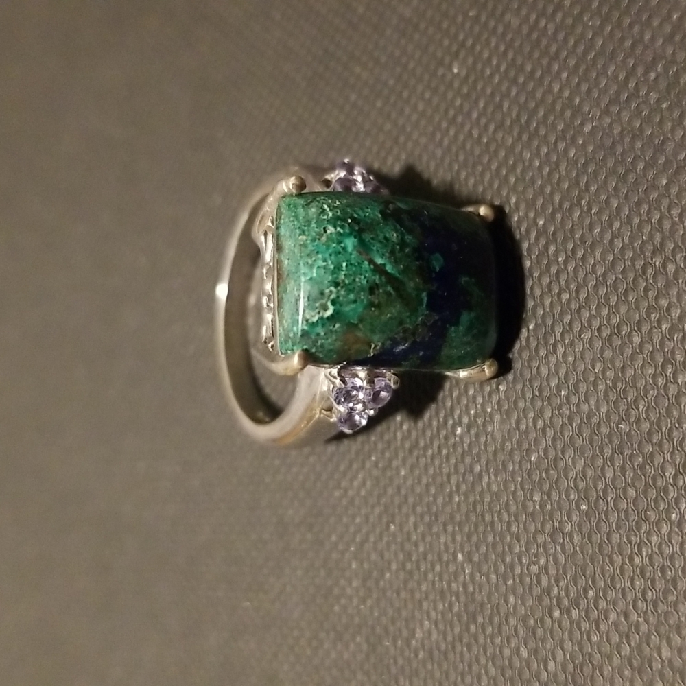 Sterling silver ring with green marbled stone
